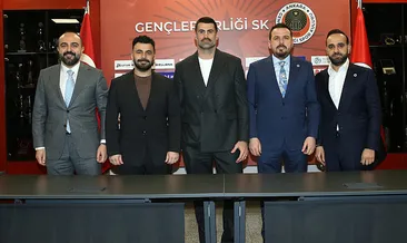 Volkan Demirel ilk maçına çıkıyor