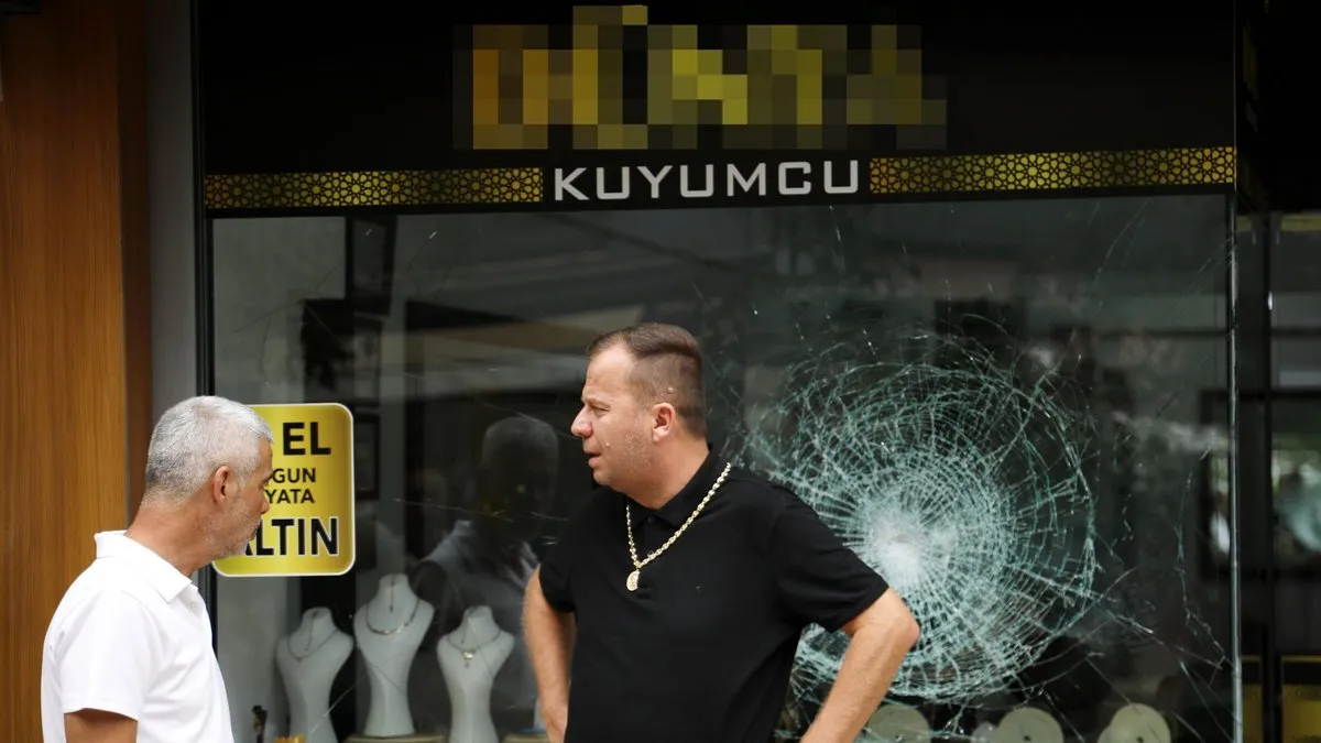 Antalya'da kuyumcunun altınlarını çalmaya çalıştı: Yakalandı!