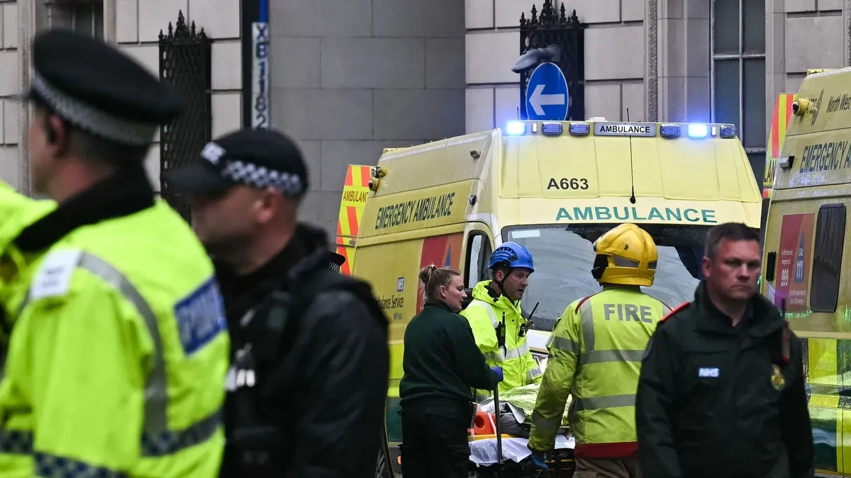 İngiltere'de büyük kabus: Liverpool'un şampiyonluk kutlamalarına aracıyla daldı! Yaralılar var… İngiltere'de büyük kabus: Liverpool'un şampiyonluk kutlamalarına aracıyla daldı! Yaralılar var…