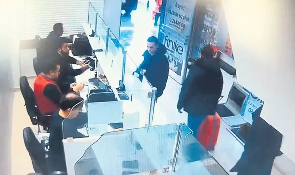 kayinpederim-gelin-bocekten-benzer-kuyumcu-savunmasi-parayla-aday-oldu-1777925678362.jpeg