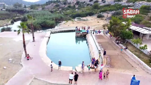 Ününü duyan şifa için bu havuza koşuyor, 1 dakika kalıp kendini dışarı atıyor | Video