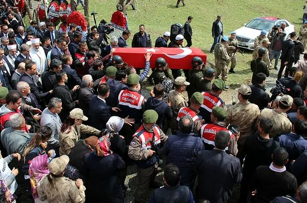 Bitlis şehidi son yolculuğuna uğurlandı!