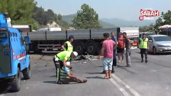 Antalya'da feci kaza: Kamyonet ile tır kafa kafaya çarpıştı, 2 ölü | Video