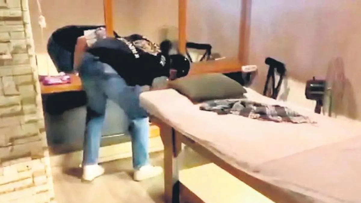 Masaj salonlarına fuhuş baskını: 31 gözaltı haber görseli