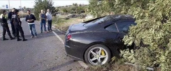 Futbolcuların lüks otomobilleriyle yaptıkları kazalar