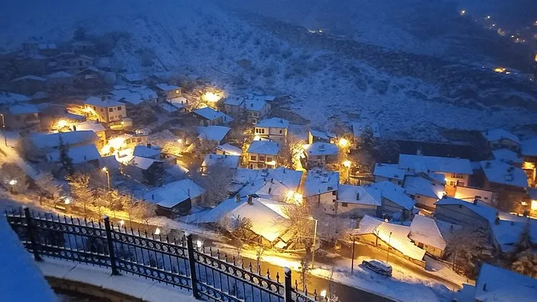 Ankara’da kar yağışı: Başkent beyaza büründü! Meteoroloji’den bir uyarı daha geldi!