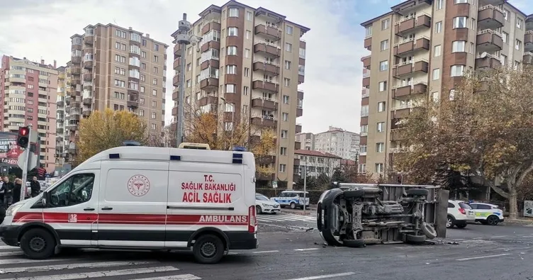 Kayseri’de feci kaza: Ticari taksi ile kamyonet birbirine girdi!