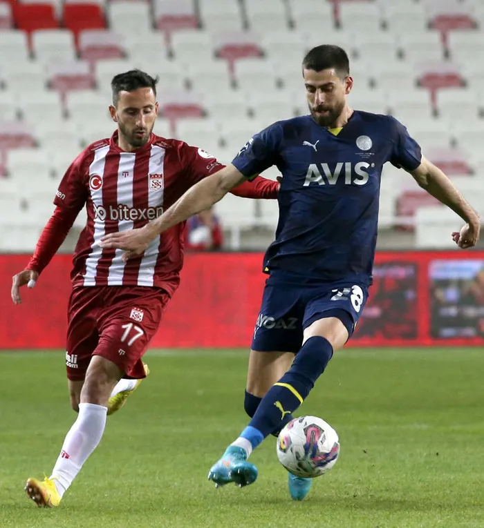 son-dakika-ziraat-turkiye-kupasinda-buyuk-heyecan-sivasspor-fenerbahce-macinda-ilk-yarida-gol-sesi-yok-1683141567005.jpg