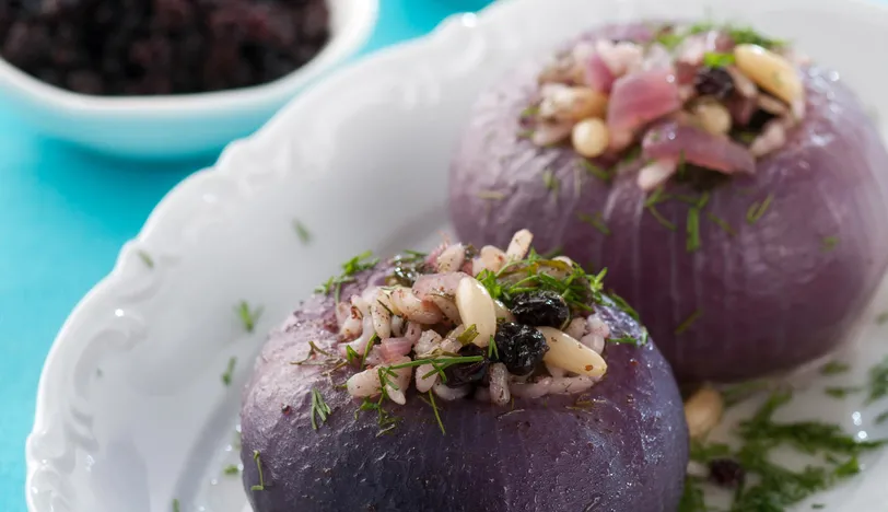 Sumaklı Zeytinyağlı Soğan Dolması