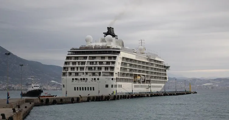 Alanya’ya yılın ilk kruvaziyeri geldi