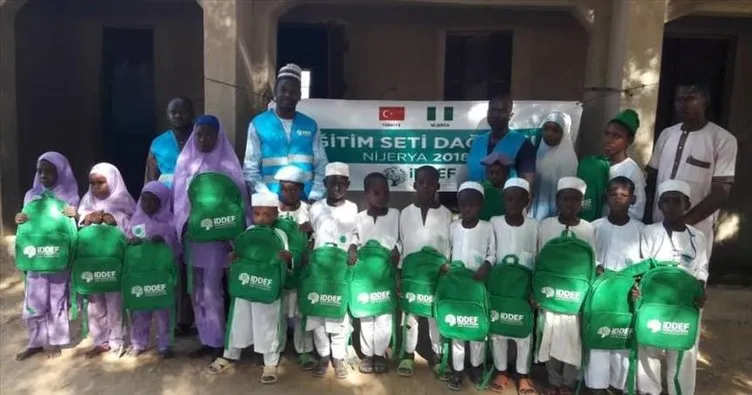 İDDEF’ten Nijeryalı öğrencilere kırtasiye yardımı