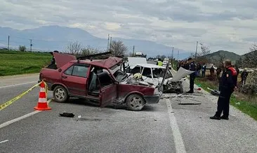 İzmir’de iki otomobil çarpıştı: 2 ölü, 1 yaralı #izmir