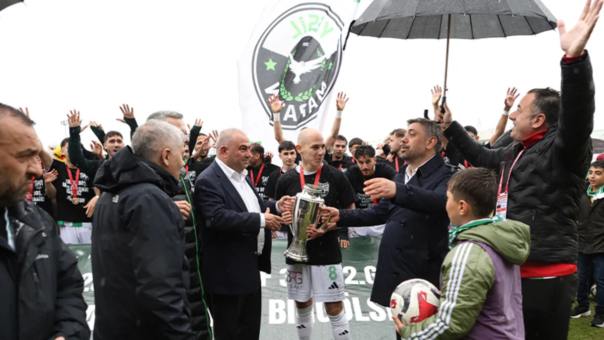 Şampiyon 12 Bingöl Spor kupasına kavuştu! Şampiyon 12 Bingöl Spor kupasına kavuştu!