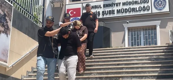 musteri-gibi-gezdigi-marketten-cantayi-boyle-caldi-2-hirsiz-kiskivrak-yakalandi-1780901815783.jpg