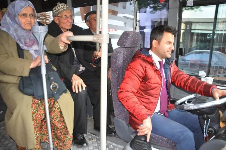 Halk otobüsünde sazlı sözlü yolculuk