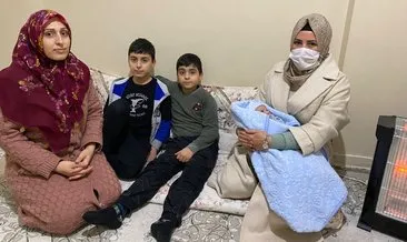 Soğuk havaya aldırış etmeden yeni çocuklu anneleri ziyaret ediyor