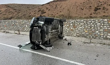 Çorum’da devrilen otomobildeki 5 kişi yaralandı #corum