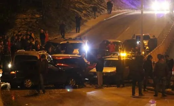 Samsun’da ’buzlanma’ nedeniyle 14 araç birbirine girdi