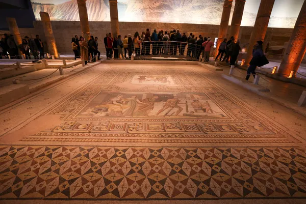 zeugma-mozaik-muzesinde-yeni-yilda-hedef-600-bin-ziyaretci-1704012867898.jpg