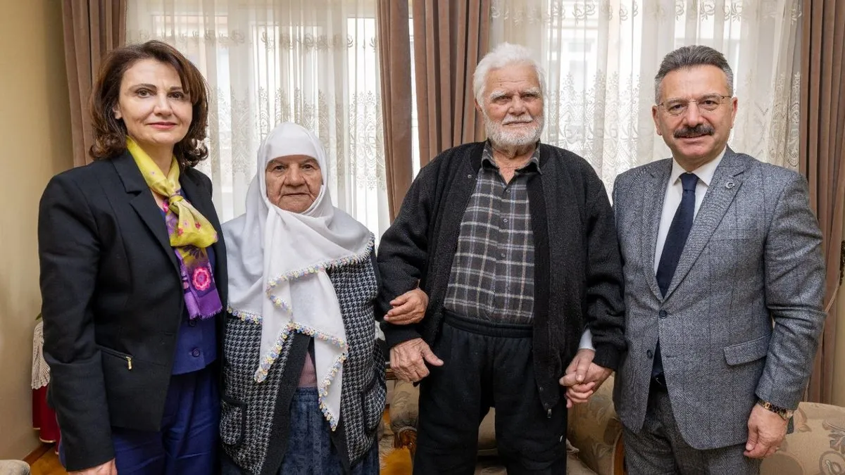 Cumhuriyetle aynı yaşta: 102 yaşındaki ali dede’yi vali evinde ziyaret etti