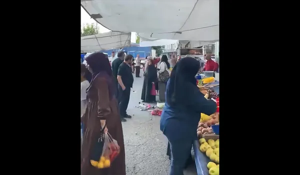 istanbul-beyoglunda-akilalmaz-anlar-pazarda-urun-secmek-isterken-dehseti-yasadi-pazarci-kadin-musteriye-saldir-1785677915291.jpg
