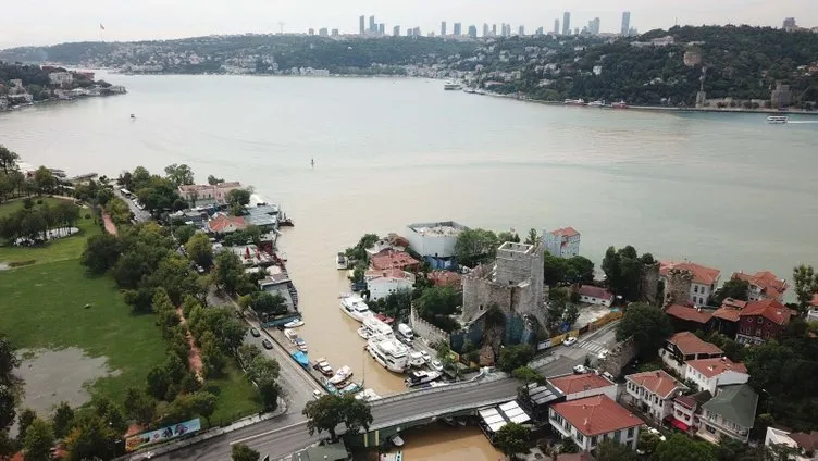Şiddetli yağışlar sonrası İstanbul Boğazı çamura bulandı