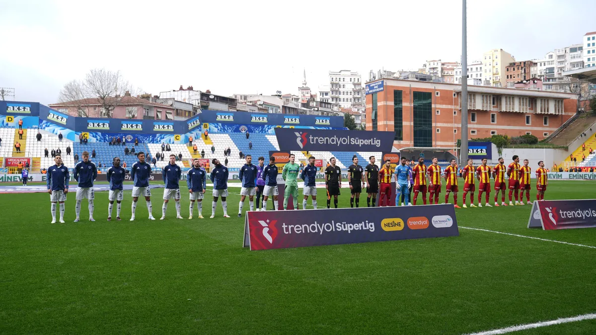 Kasımpaşa - Kayserispor maçında inanılmaz gol! Kaleci Gianniotis herkesi şaşırttı...