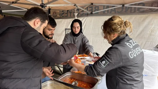 ak-partili-sincan-ve-altindag-belediyelerinden-istanbuldaki-depremzedelere-gida-ve-sicak-yemek-destegi-1745573689220.jpeg AK Partili Sincan ve Altındağ belediyelerinden İstanbul’daki depremzedelere gıda ve sıcak yemek desteği!