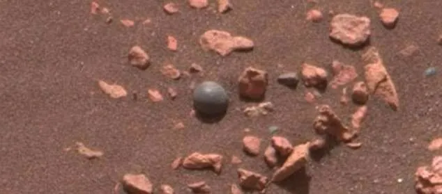 Mars yüzeyinde gizemli küre görüntülendi