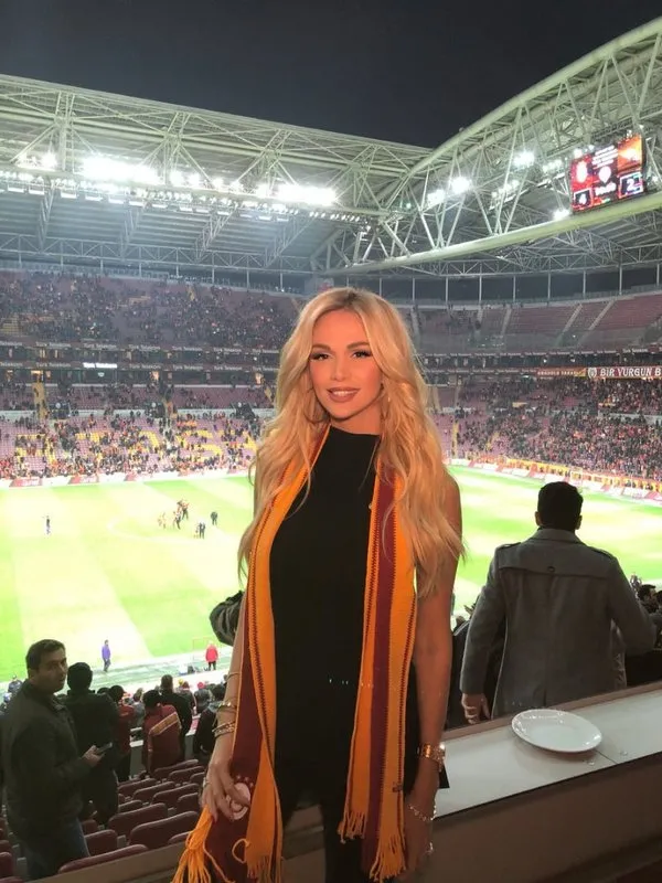 Dünya Kupası İyİ Niyet Elçisi Victoria Lopyreva, Galatasaray maçını izledi
