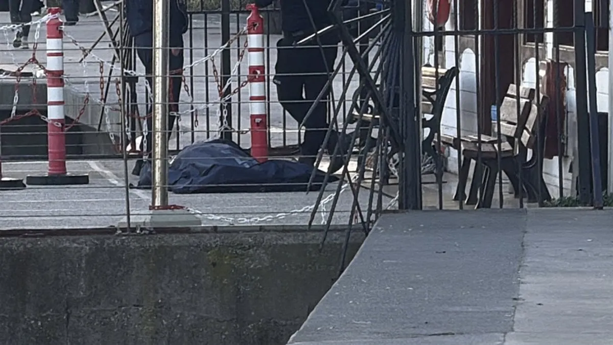 FSM Köprüsü’nden atlayan kişi hayatını kaybetti: Yakınları gözyaşlarına boğuldu! FSM Köprüsü’nden atlayan kişi hayatını kaybetti: Yakınları gözyaşlarına boğuldu!