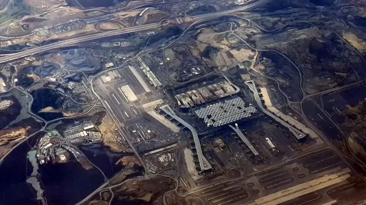 İstanbul Yeni Havalimanı Tem ve D-100’deki yön levhalarında