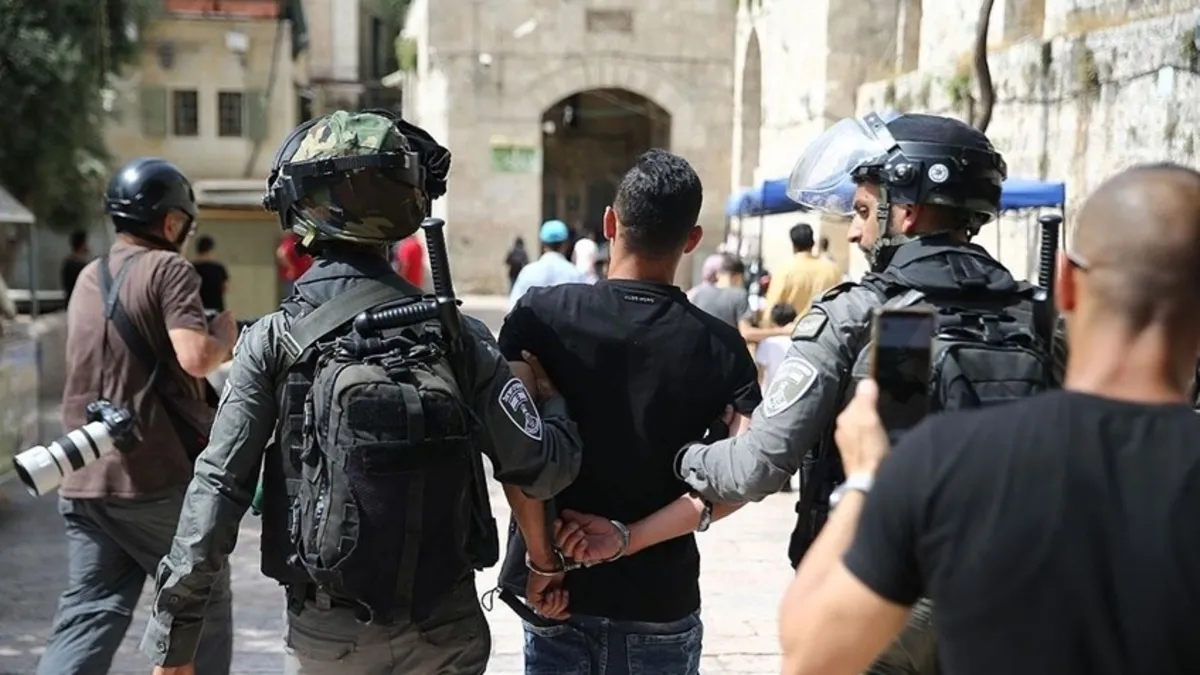 Siyonist İsrail ordusundan Batı Şeria’ya baskın! 9 Filistinli gözaltında alındı Siyonist İsrail ordusundan Batı Şeria’ya baskın! 9 Filistinli gözaltında alındı