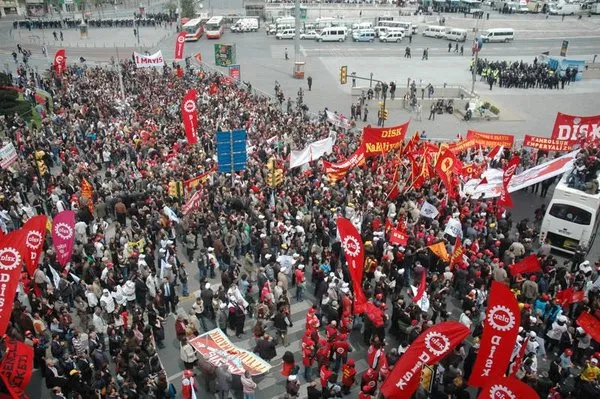 İşçiler 32 yıl sonra Taksim'de
