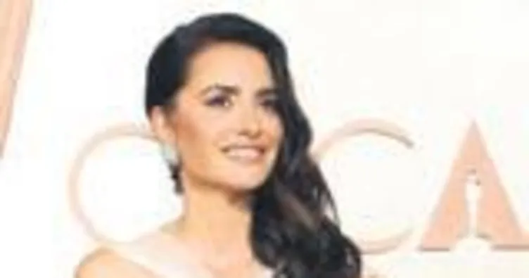 Elbisesi 254 saatte dikildi