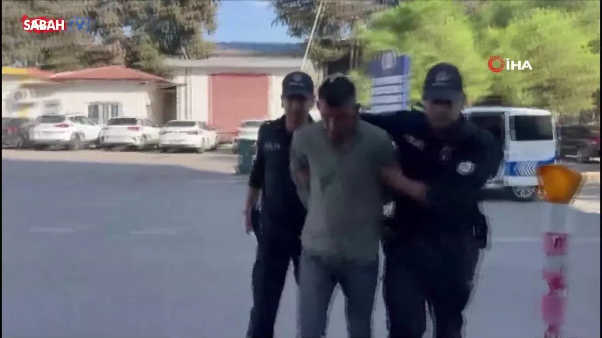 Karşılıksız çekle dolandırıcılıktan 31 yıl hapis alan şahıs yakalandı | Video videosunu izle Karşılıksız çekle dolandırıcılıktan 31 yıl hapis alan şahıs yakalandı | Video videosunu izle