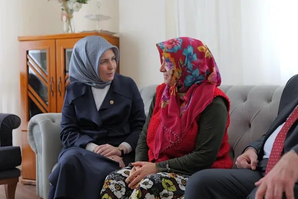 ak-parti-istanbul-kadin-milletvekilleri-anneleri-unutmadi-1778311576248.jpg