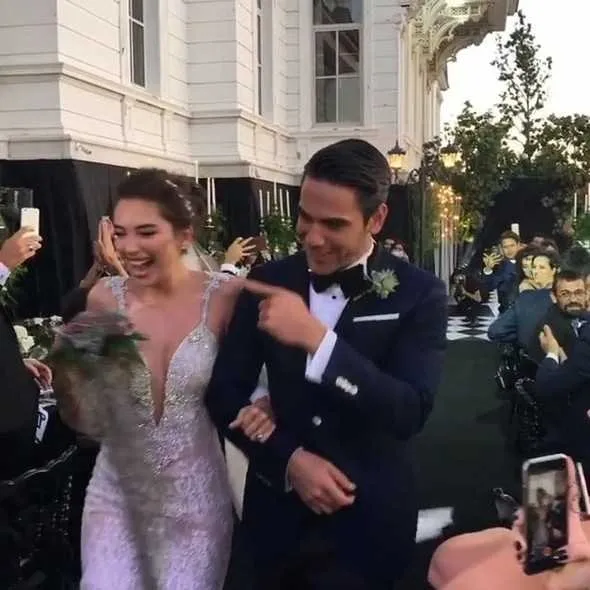 Una nueva serie que reúne a Neslihan Atagül y Kadir Doğulu después de años: Al f