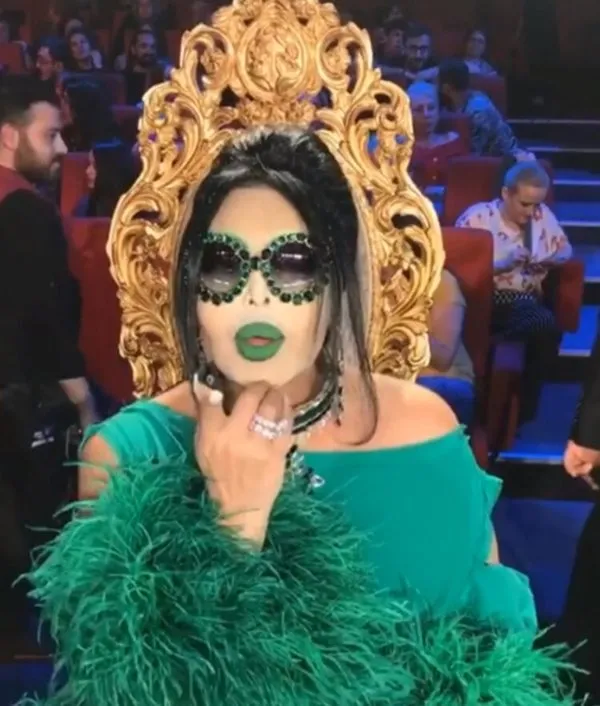 bulent ersoy un 55 tilkinin kurku ile yapilan paltosu ev fiyatinda elestirilerin hedefi olan bulent ersoy kurku ile boyle poz verdi son dakika magazin haberleri