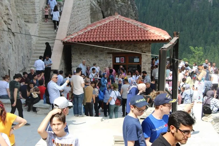 Restorasyonu biten Sümela Manastırı’nda ziyaretçi izdihamı