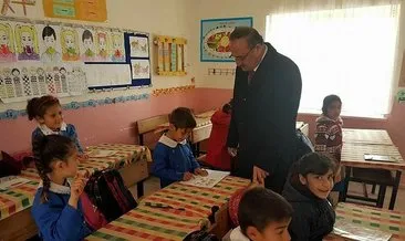 Alagöz köy okullarını gezdi