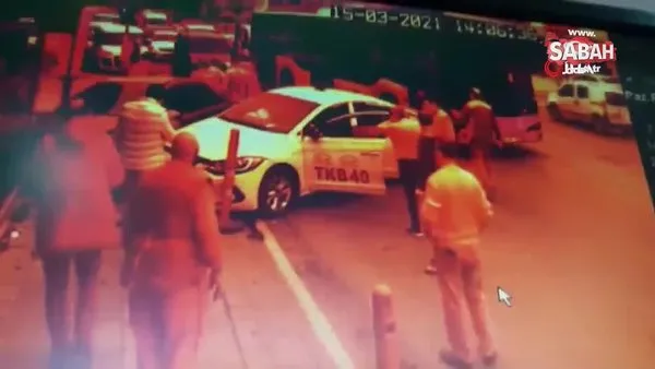 İstanbul'da kırmızı ışıkta geçen taksinin kadın sürücünün aracına çarptığı kazanın görüntüleri ortaya çıktı | Video