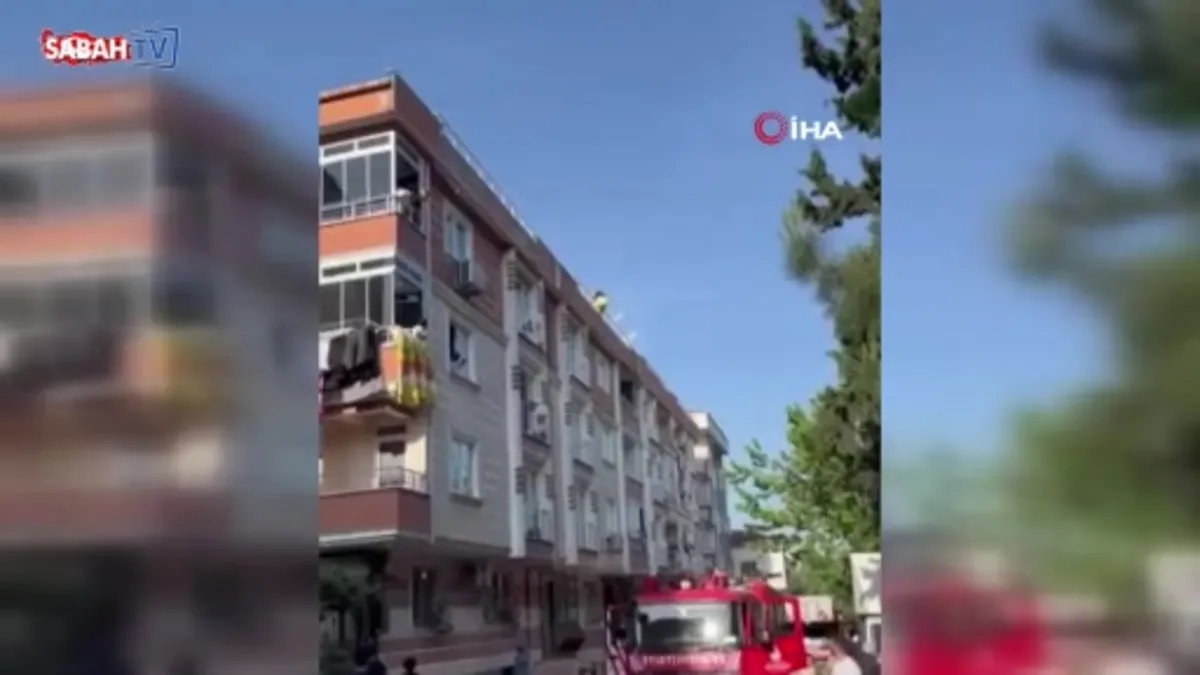Esenyurt’ta korkutan anlar: Çocuklarını göremediğini söyleyip 4. kattan aşağı atladı! | Video videosunu izle Esenyurt’ta korkutan anlar: Çocuklarını göremediğini söyleyip 4. kattan aşağı atladı! | Video videosunu izle