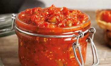 Kebap ve et yemeklerinin nefis mezesi acılı ezme tarifi: Acılı ezme nasıl yapılır?