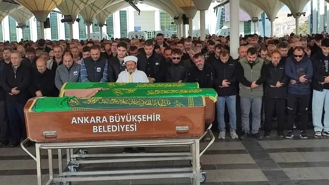 son-dakika-ankarada-14-yasindaki-hiranur-kiper-alkolden-zehirlenerek-can-vermisti-annesinin-sozleri-kafa-karis-1761487322963.jpg SON DAKİKA… Ankara’da 14 yaşındaki Hiranur Kiper alkolden zehirlenerek can vermişti: Annesinin sözleri kafa karıştırdı!