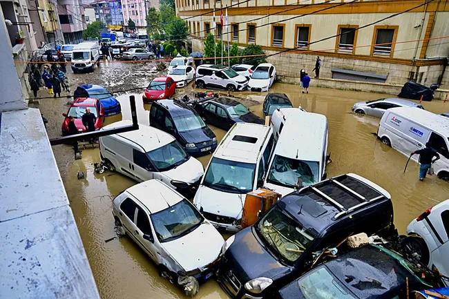 istanbul-valisi-davut-gul-dere-yatagini-isgal-eden-yerler-yikilacak-1792232994843.jpeg