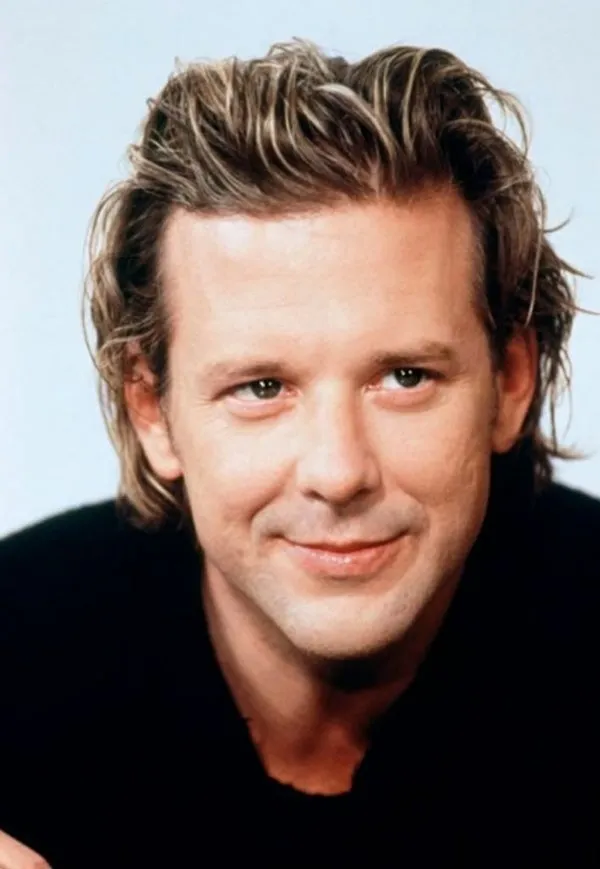 Ünlü aktör Mickey Rourke estetik operasyonların kurbanı oldu