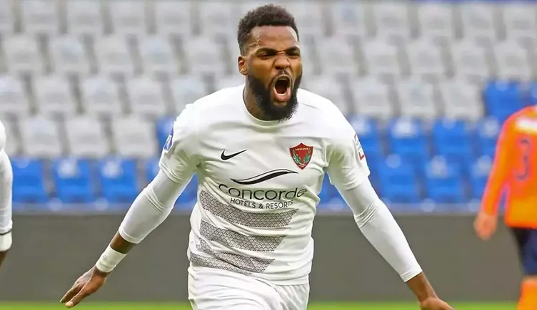 Aaron Boupendza’nın ölümü hiçe sayıldı! Takım arkadaşlarının gol sevinci büyük tepkilere sebep oldu