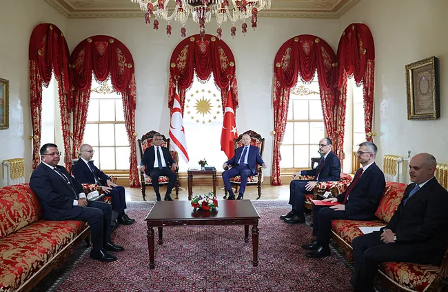 baskan-erdogan-kktc-cumhurbaskani-erhurman-ile-gorustu-1776349211097.jpeg