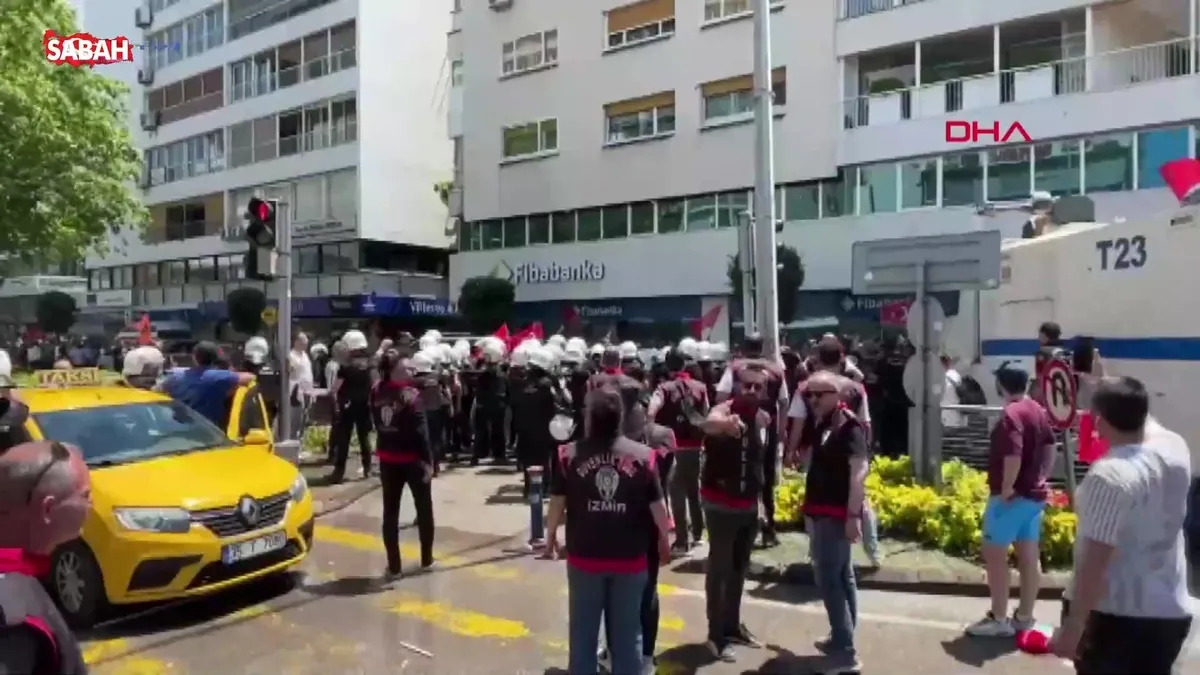 İzmir’de CHP mitingine Valilik izin vermedi, arbede çıktı! Uyarılara aldırış etmeyen gruba polis ekipleri müdahale etti | Video videosunu izle İzmir’de CHP mitingine Valilik izin vermedi, arbede çıktı! Uyarılara aldırış etmeyen gruba polis ekipleri müdahale etti | Video videosunu izle